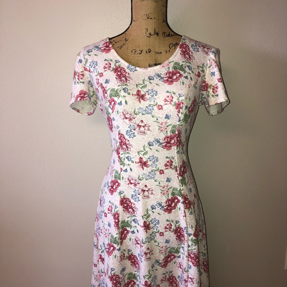 VINTAGE 90s floral sun dress.